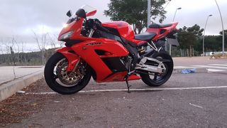 Honda cbr 1000 rr fireblade 2004