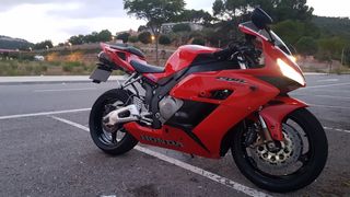Honda cbr 1000 rr fireblade 2004