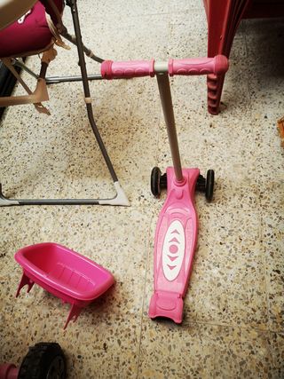 Trona, triciclo y patinete