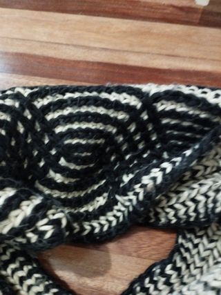 Bufanda Lana cruda/ blanca y negra Zara