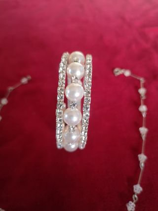 Collana e bracciale bianco