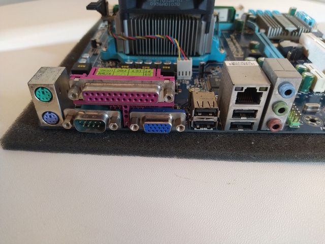 Placa base gigabyte M68M-S2P, procesador y memori