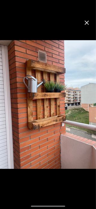 5€ Palet para jardinera tengo 3