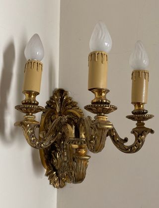 Aplique esquinero de bronce