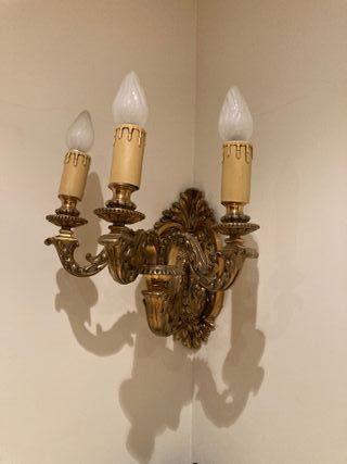 Aplique esquinero de bronce