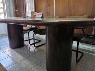Mesa despacho ovalada maciza