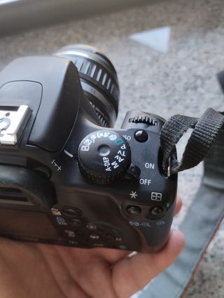 Cámara réflex Canon EOS 1000D+accesorios