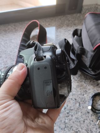 Cámara réflex Canon EOS 1000D+accesorios