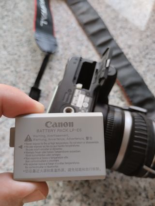 Cámara réflex Canon EOS 1000D+accesorios