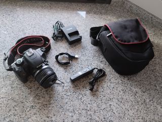 Cámara réflex Canon EOS 1000D+accesorios