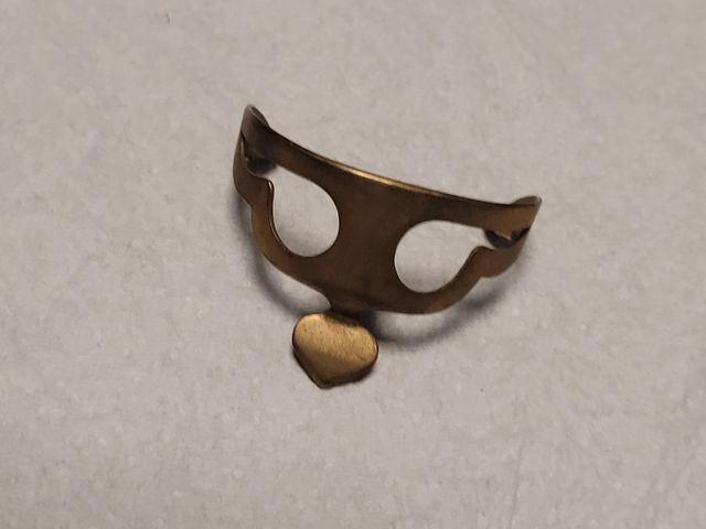 Protector lateral Fa# mano derecha Saxofón Tenor