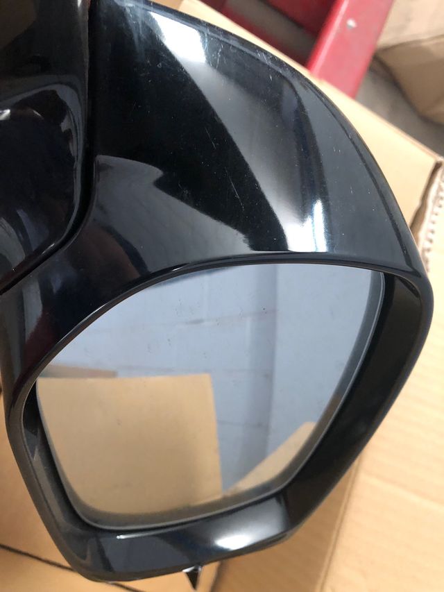 Q30 año 2019 cristal de espejo dcho.