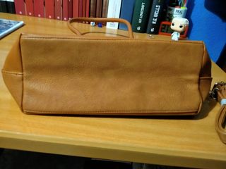 Bolso de cuero marrón