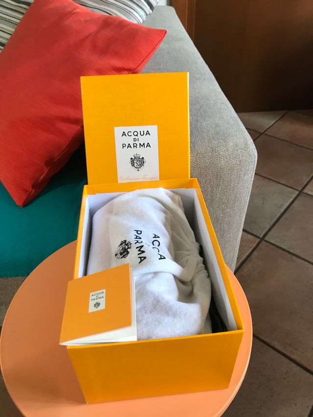 Acqua di Parma collezione Tournée beauty in pelle