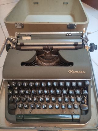 🔝 Maquina de escribir Olympia De Luxe 1957