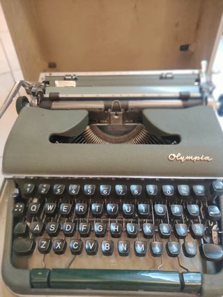 🔝 Maquina de escribir Olympia De Luxe 1957