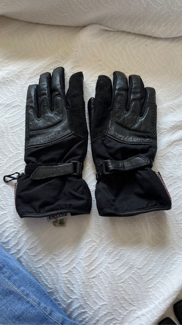 Se venden guantes de moto de mujer