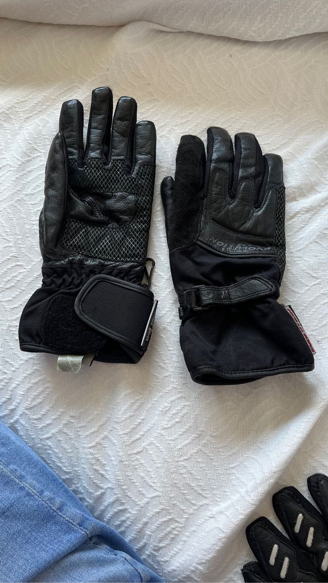 Se venden guantes de moto de mujer