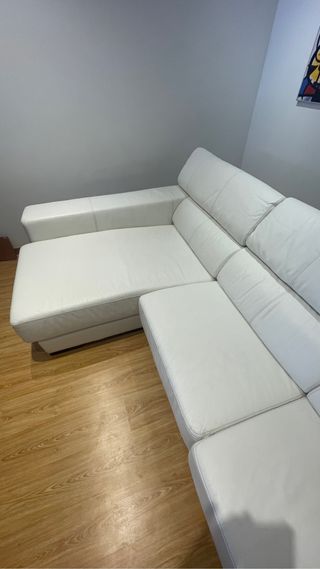 Sofá Moradillo de cuatro plazas en cuero blanco