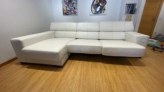 Sofá Moradillo de cuatro plazas en cuero blanco