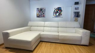 Sofá Moradillo de cuatro plazas en cuero blanco