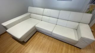 Sofá Moradillo de cuatro plazas en cuero blanco