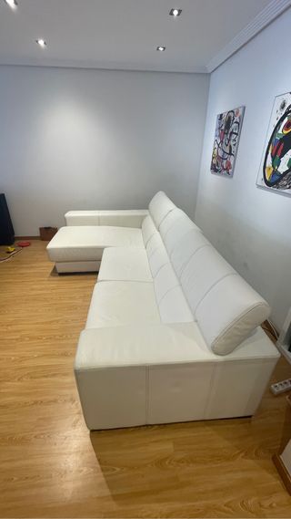 Sofá Moradillo de cuatro plazas en cuero blanco