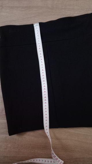 Minifalda elástica negra Stradivarius