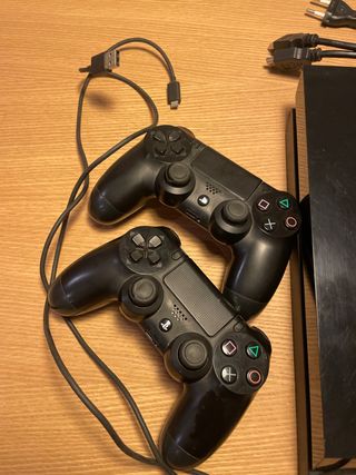 ps4 + 2 mandos+ 2 auriculares gamer +cámara