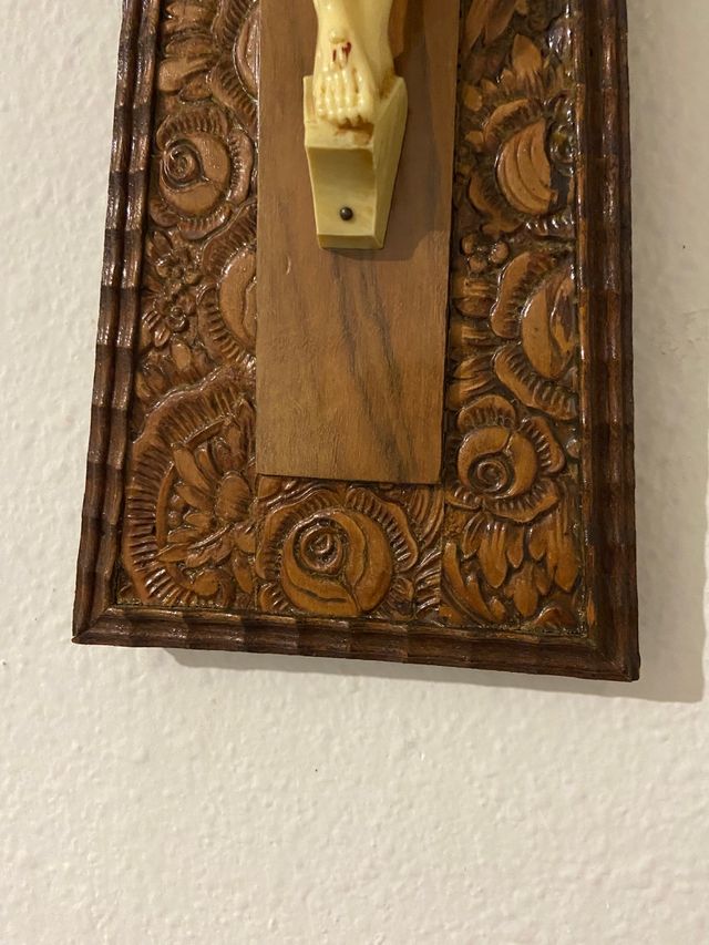 Crucifijo antiguo pared