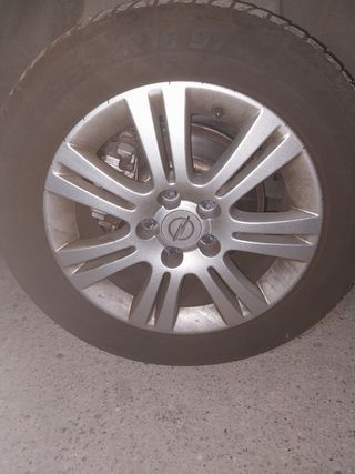 Se venden llantas opel 16"