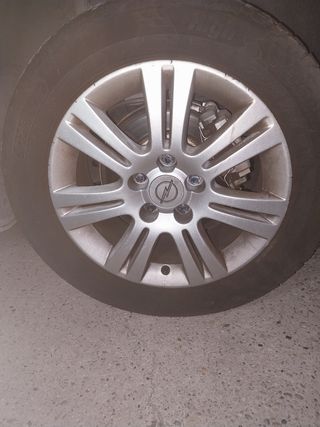 Se venden llantas opel 16"