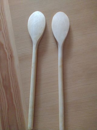 Cucchiai in legno decorati a mano