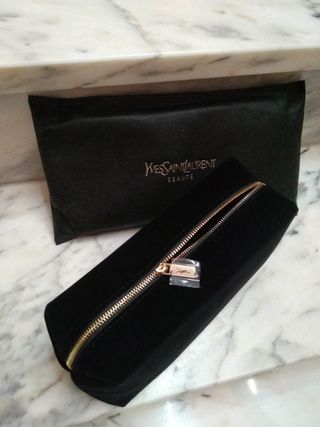 neceser terciopelo YSL