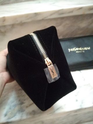 neceser terciopelo YSL