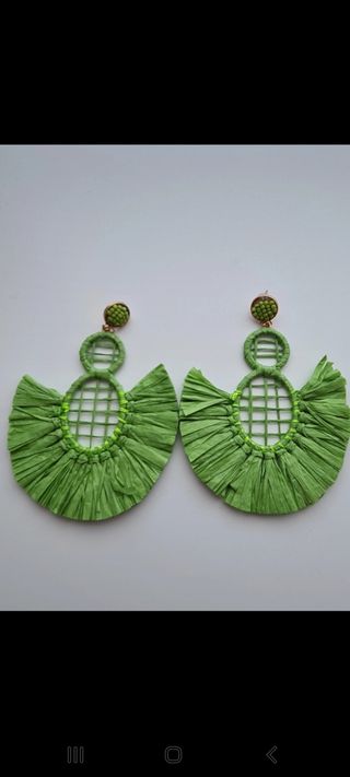 Pendientes rafia