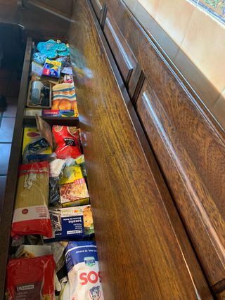 Oferta, mesa y banco de madera de teca.