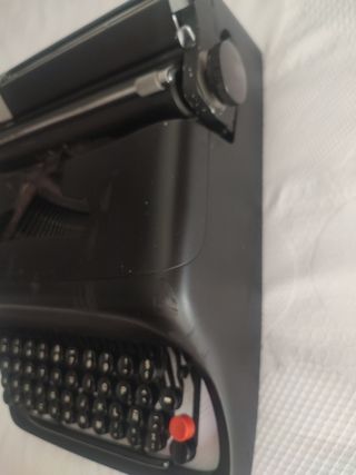 Maquina de escribir antigua 