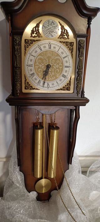 Relógio cuco do século XIX