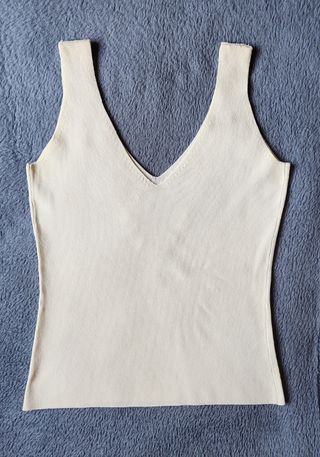 Top de punto bordado en piedras