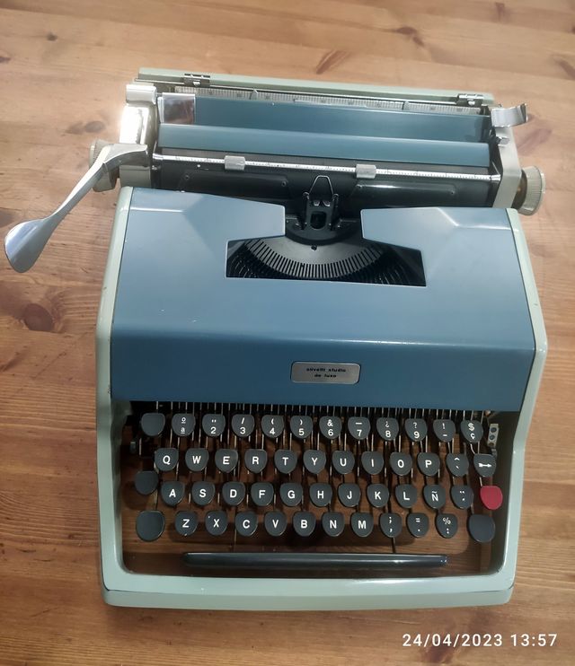 MAQUINA ESCRIBIR OLIVETTI STUDIO DE LUXE