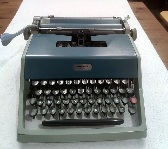 MAQUINA ESCRIBIR OLIVETTI STUDIO DE LUXE