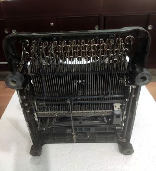 Maquina escribir HISPANO OLIVETTI M40