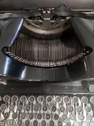 Maquina escribir HISPANO OLIVETTI M40