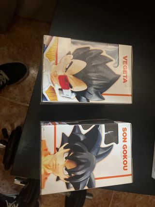 Figuras goku y vegeta