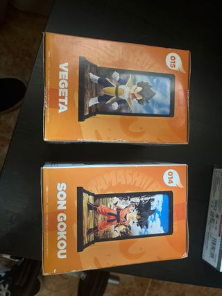Figuras goku y vegeta