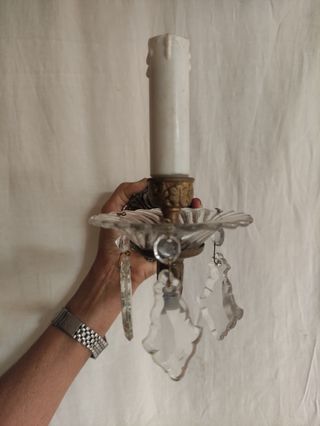 Aplique antiguo de platito y vela con colgantes