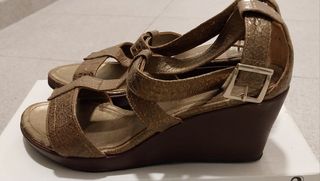 Sandalias de piel  con cuña