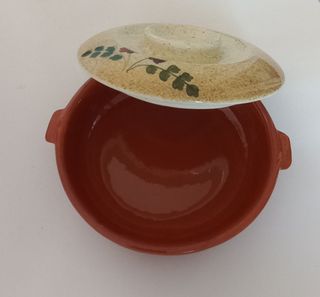 Cazuela de barro con tapa