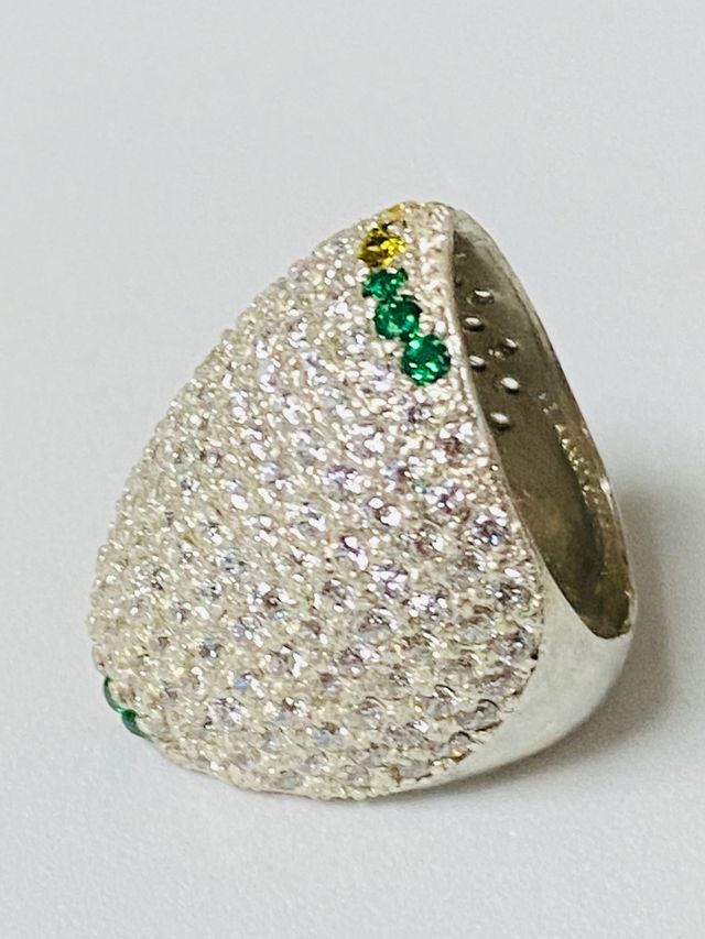 Anillo bombé de circonitas gemas y plata ley 925